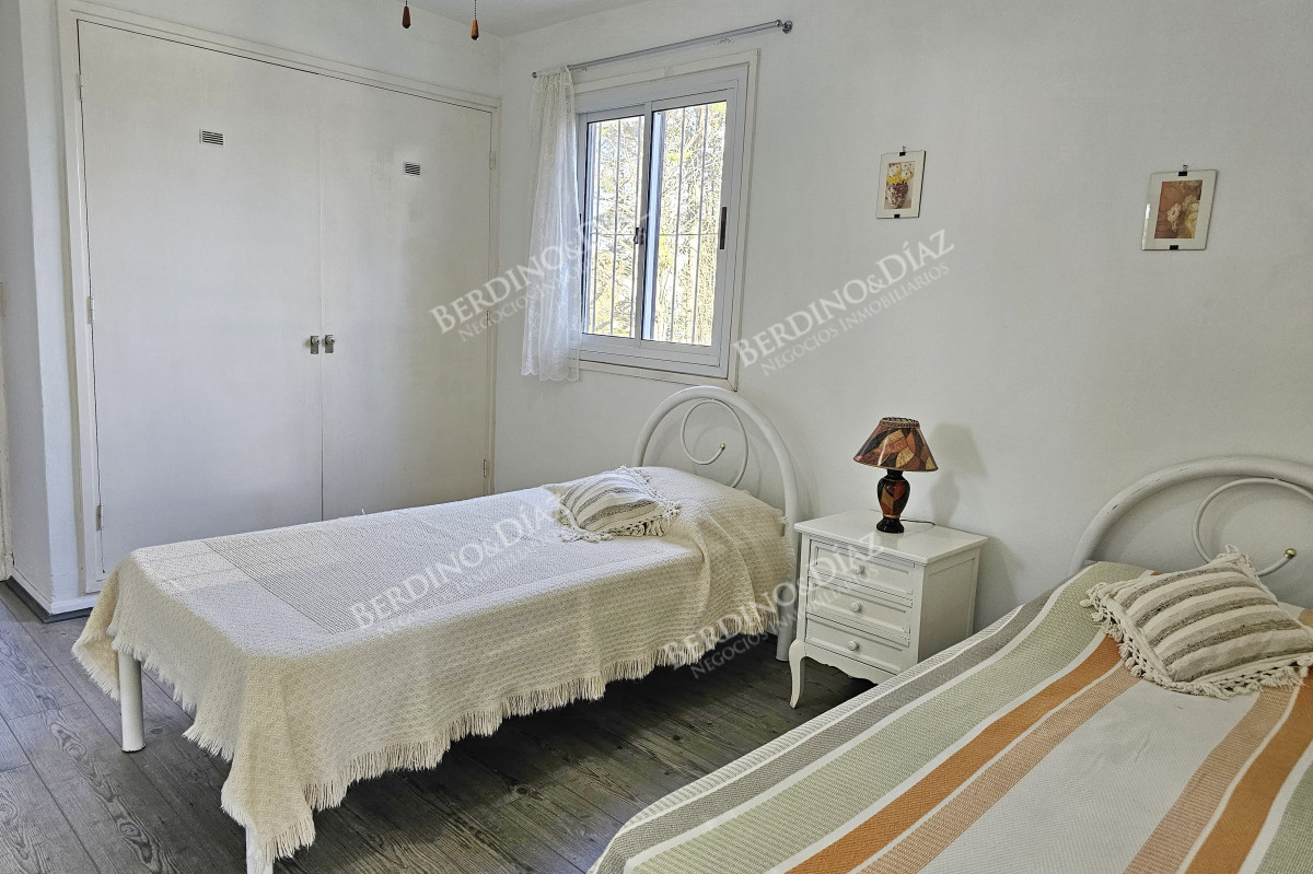 Casa ID.2892 - Vendo casa 4 dormitorios en zona Shopping, Lugano, Punta del Este
