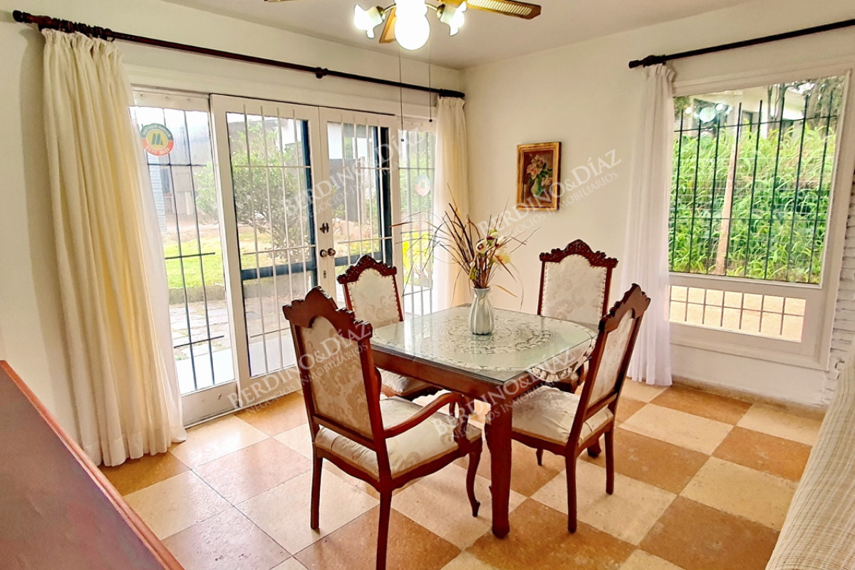 Casa ID.2892 - Vendo casa 4 dormitorios en zona Shopping, Lugano, Punta del Este