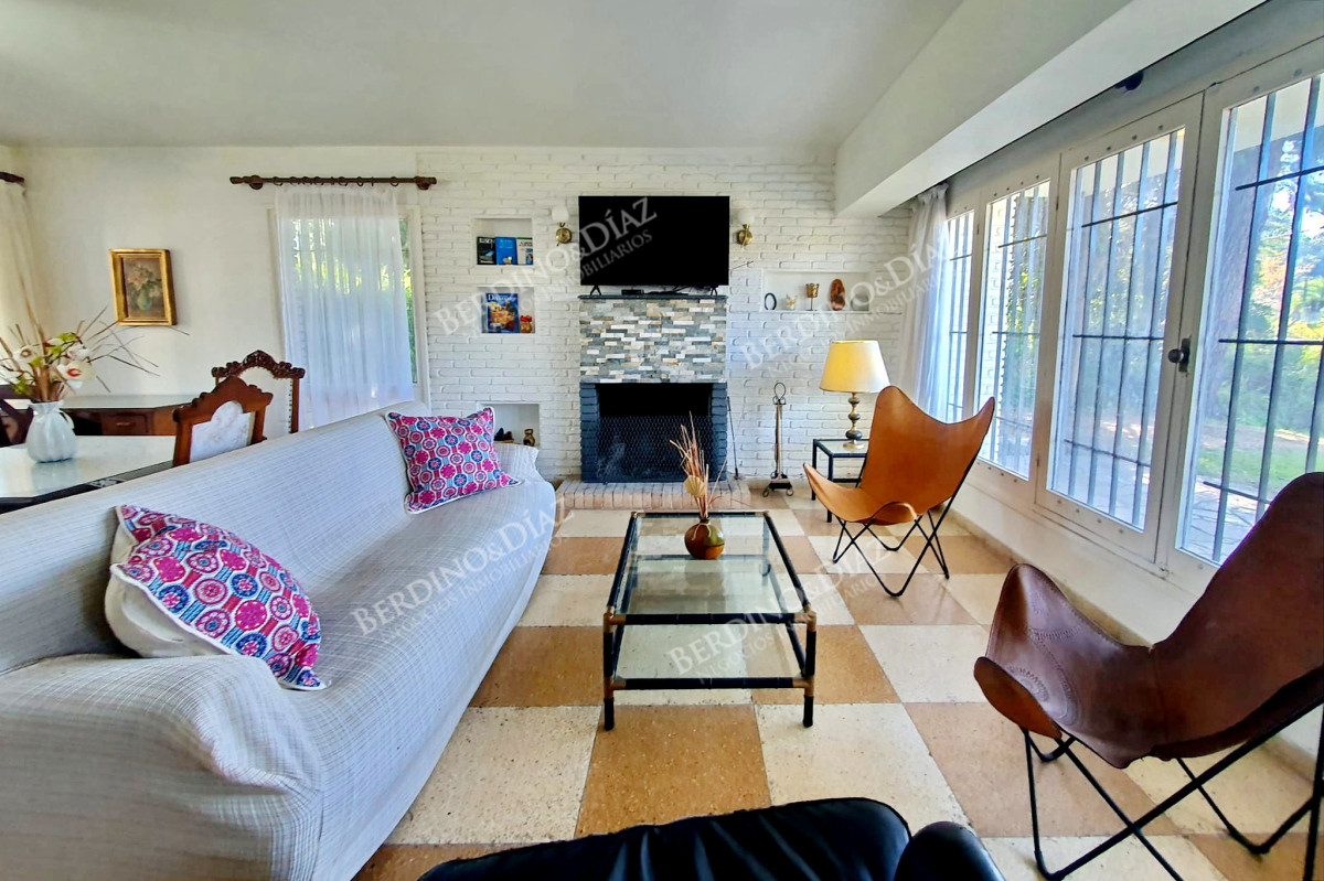 Casa ID.2892 - Vendo casa 4 dormitorios en zona Shopping, Lugano, Punta del Este