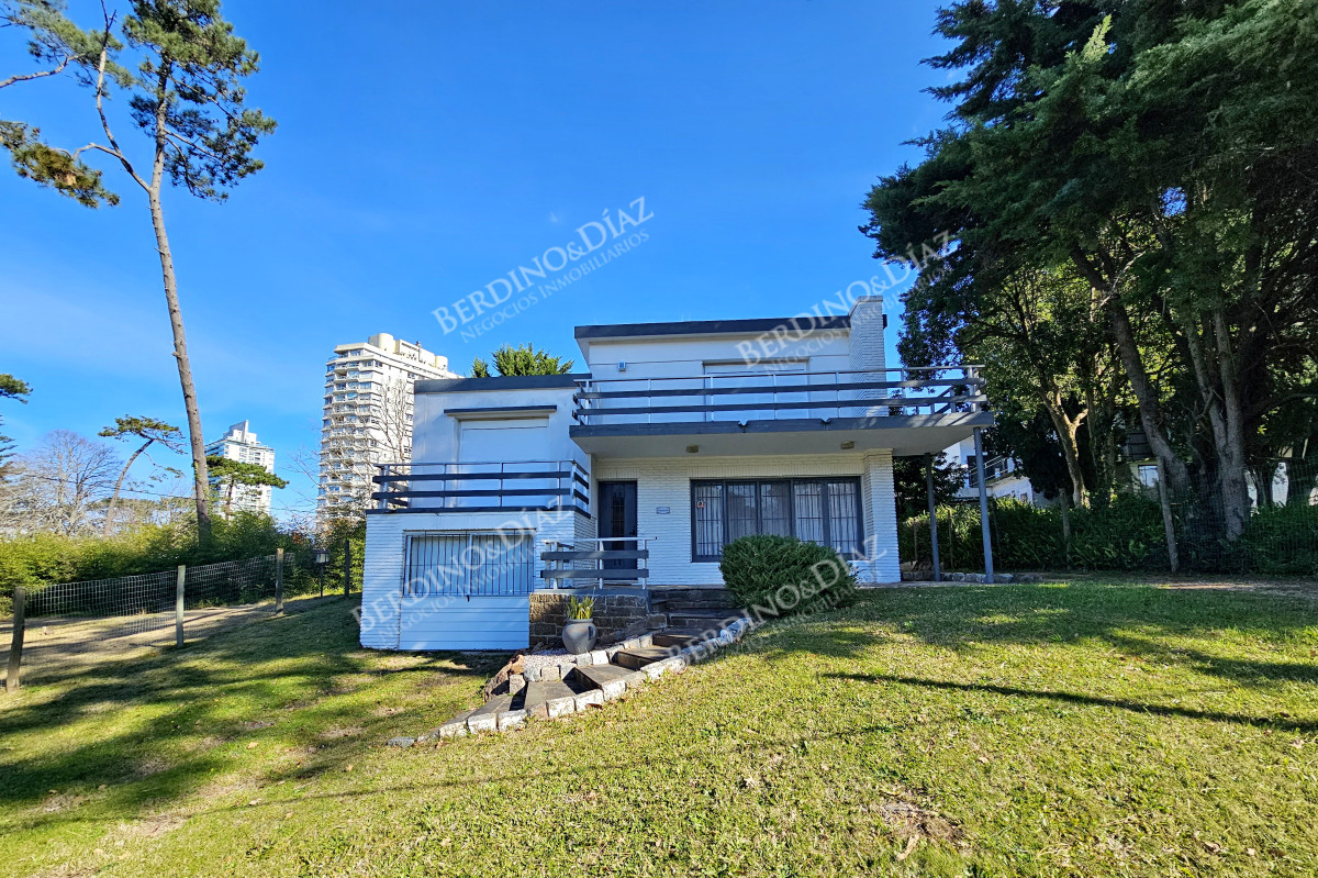 Casa ID.2892 - Vendo casa 4 dormitorios en zona Shopping, Lugano, Punta del Este