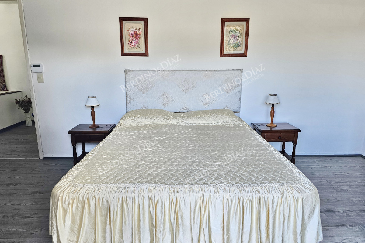 Casa ID.2892 - Vendo casa 4 dormitorios en zona Shopping, Lugano, Punta del Este