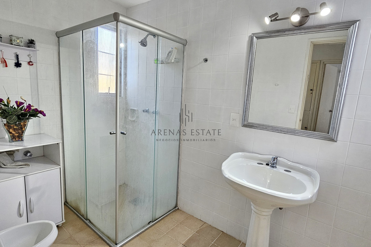 Casa ID.1843 - Vendo casa 4 dormitorios en zona Shopping, Punta del Este