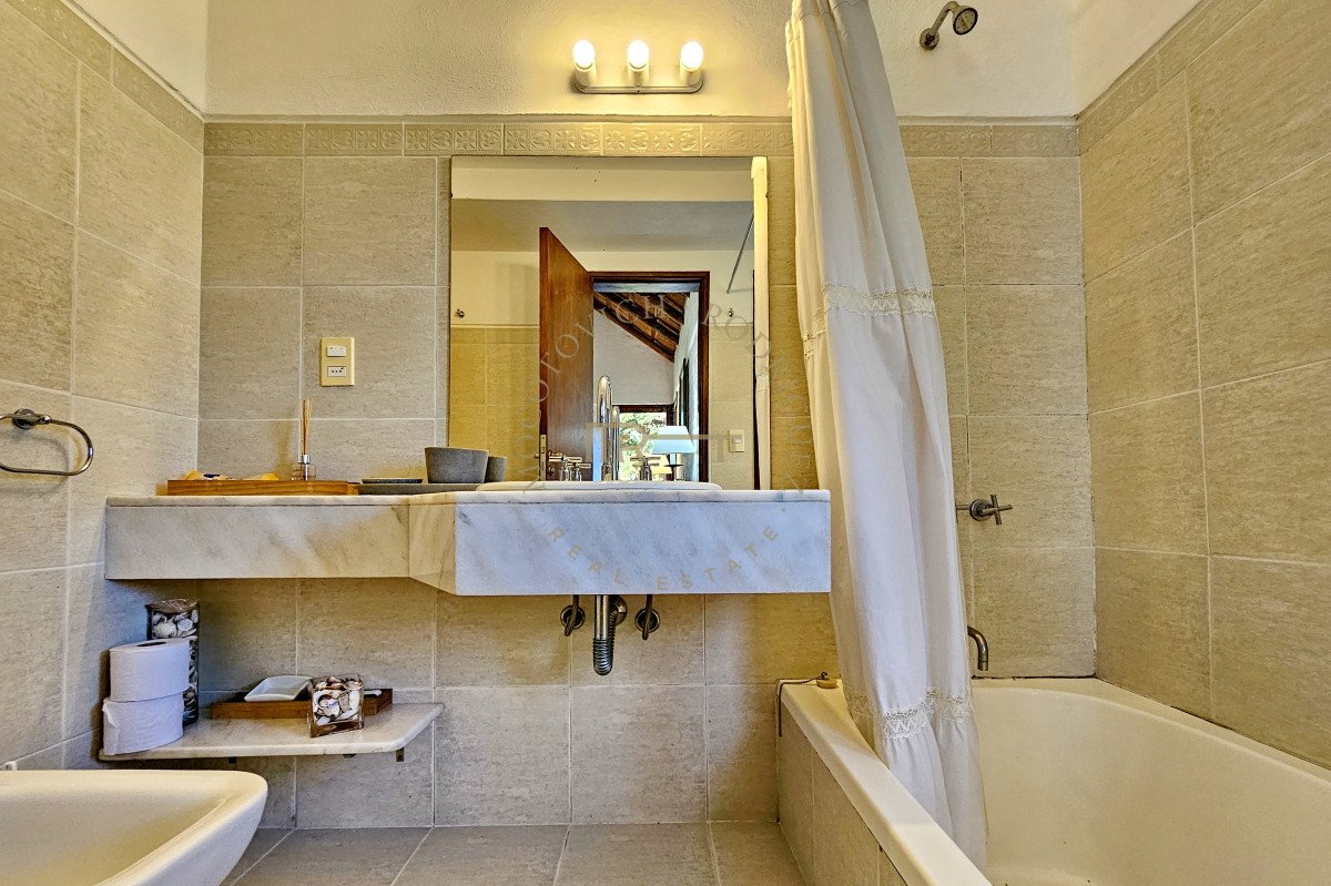 Casa ID.3580 - En venta casa de 3 dormitorios y 3 baños en Rincon del indio, Punta del Este.
