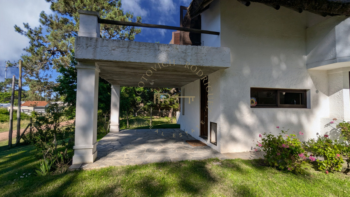 Casa ID.3580 - En venta casa de 3 dormitorios y 3 baños en Rincon del indio, Punta del Este.