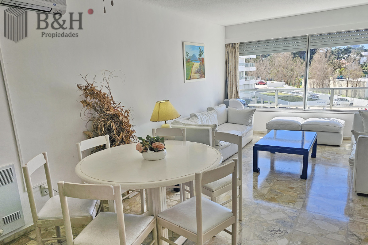 Apartamento ID.7903 - Vendo apartamento 2,5 dormitorios en playa mansa, complejo Lincoln Center, Punta del Este.