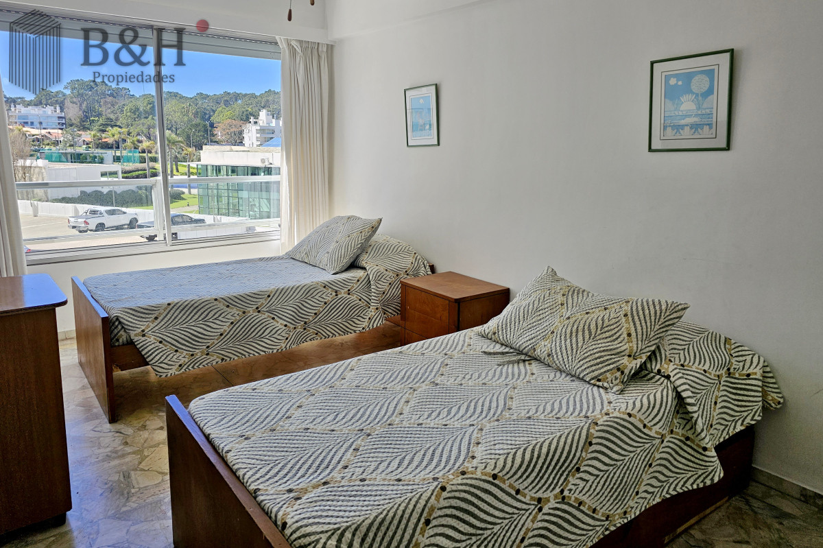 Apartamento ID.7903 - Vendo apartamento 2,5 dormitorios en playa mansa, complejo Lincoln Center, Punta del Este.