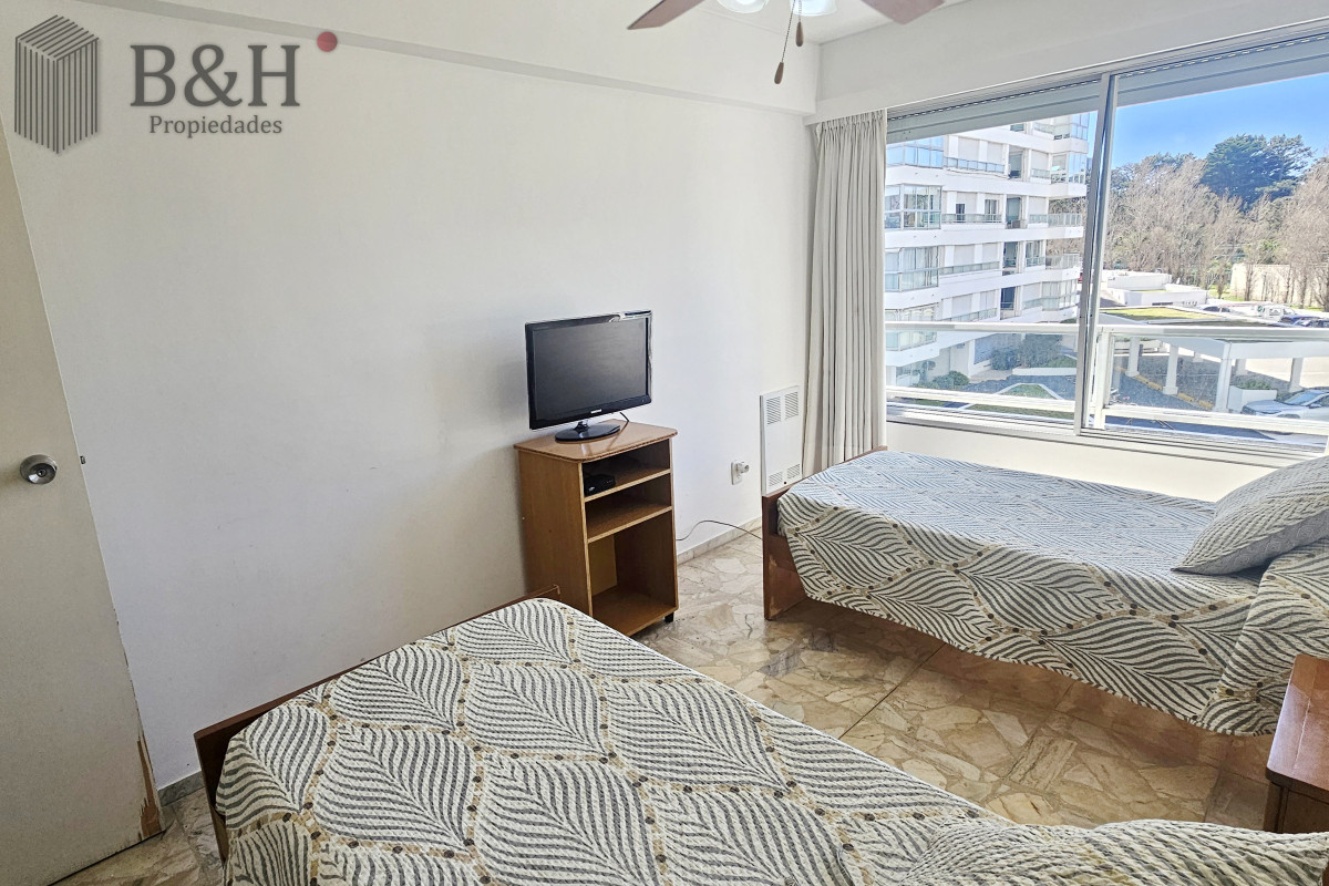 Apartamento ID.7903 - Vendo apartamento 2,5 dormitorios en playa mansa, complejo Lincoln Center, Punta del Este.