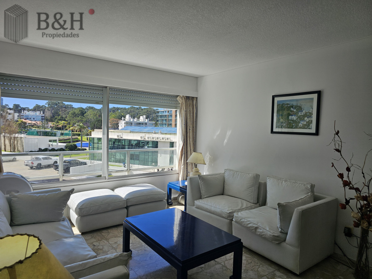 Apartamento ID.7903 - Vendo apartamento 2,5 dormitorios en playa mansa, complejo Lincoln Center, Punta del Este.