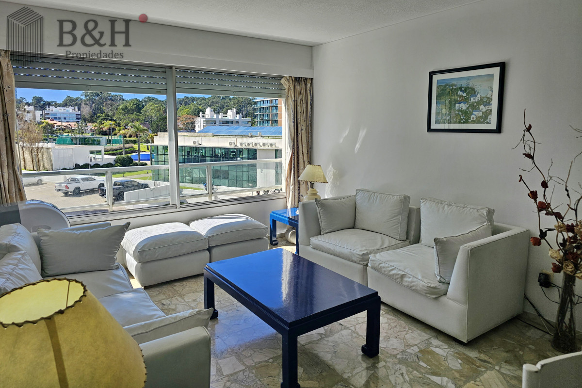 Apartamento ID.7903 - Vendo apartamento 2,5 dormitorios en playa mansa, complejo Lincoln Center, Punta del Este.