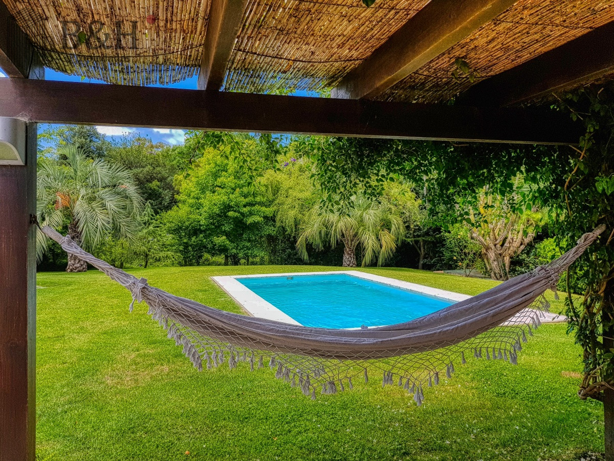 Casa ID.3209 - Se vende casa 5 dormitorios, con piscina en Rincon del Indio, playa Brava, Punta del Este.