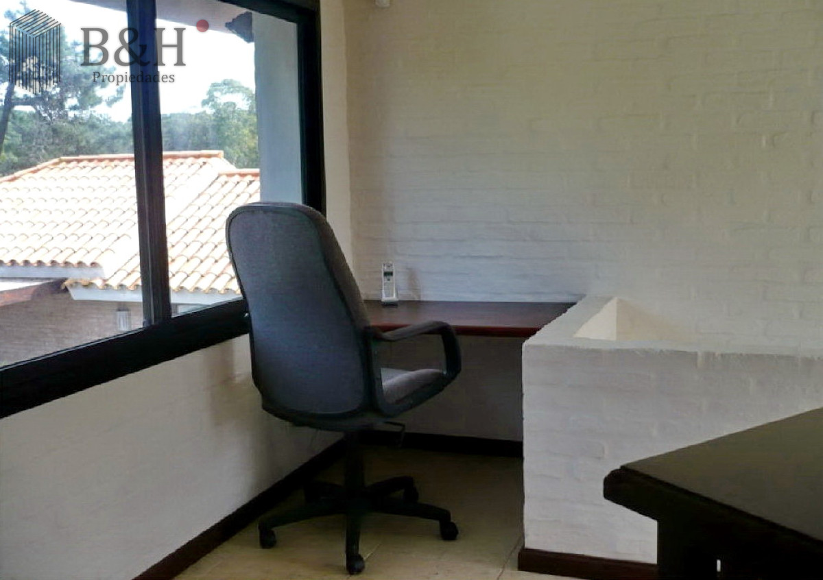 Casa ID.3209 - Se vende casa 5 dormitorios, con piscina en Rincon del Indio, playa Brava, Punta del Este.