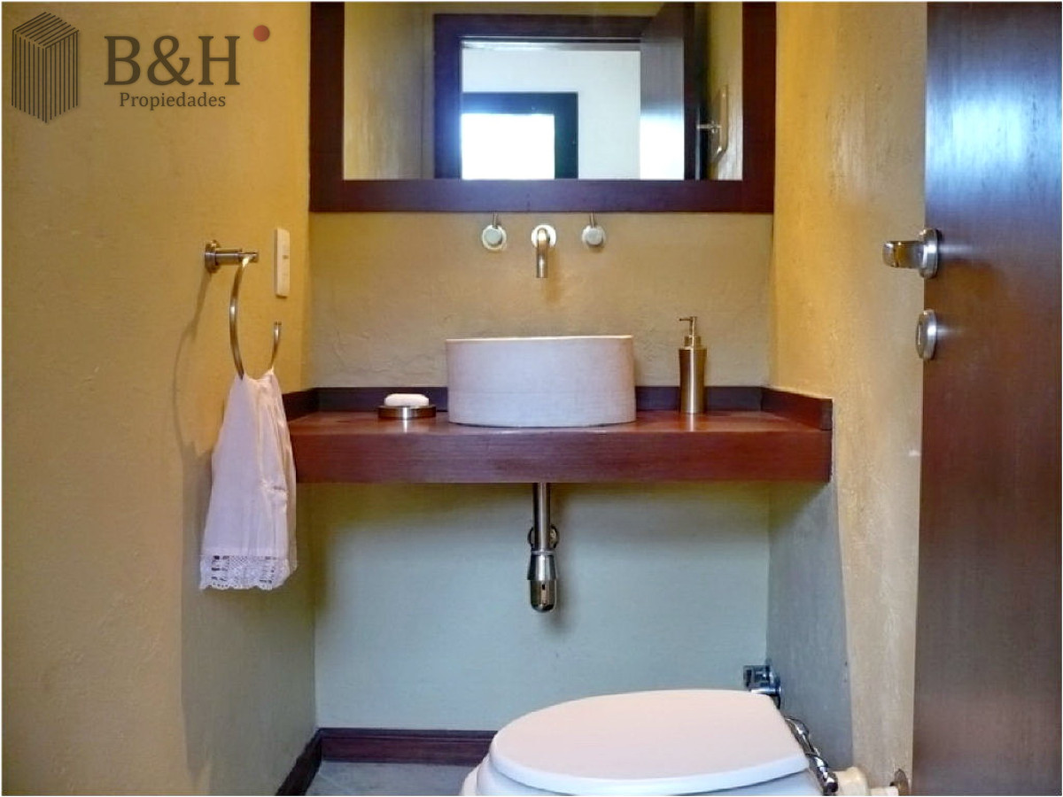 Casa ID.3209 - Se vende casa 5 dormitorios, con piscina en Rincon del Indio, playa Brava, Punta del Este.