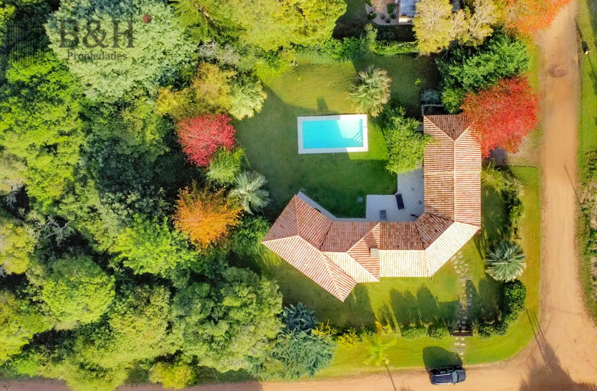 Casa ID.3209 - Se vende casa 5 dormitorios, con piscina en Rincon del Indio, playa Brava, Punta del Este.