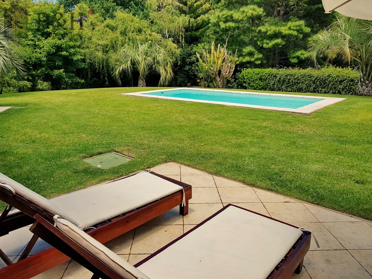 Casa ID.3209 - Se vende casa 5 dormitorios, con piscina en Rincon del Indio, playa Brava, Punta del Este.