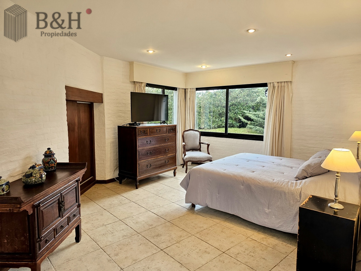 Casa ID.3209 - Se vende casa 5 dormitorios, con piscina en Rincon del Indio, playa Brava, Punta del Este.
