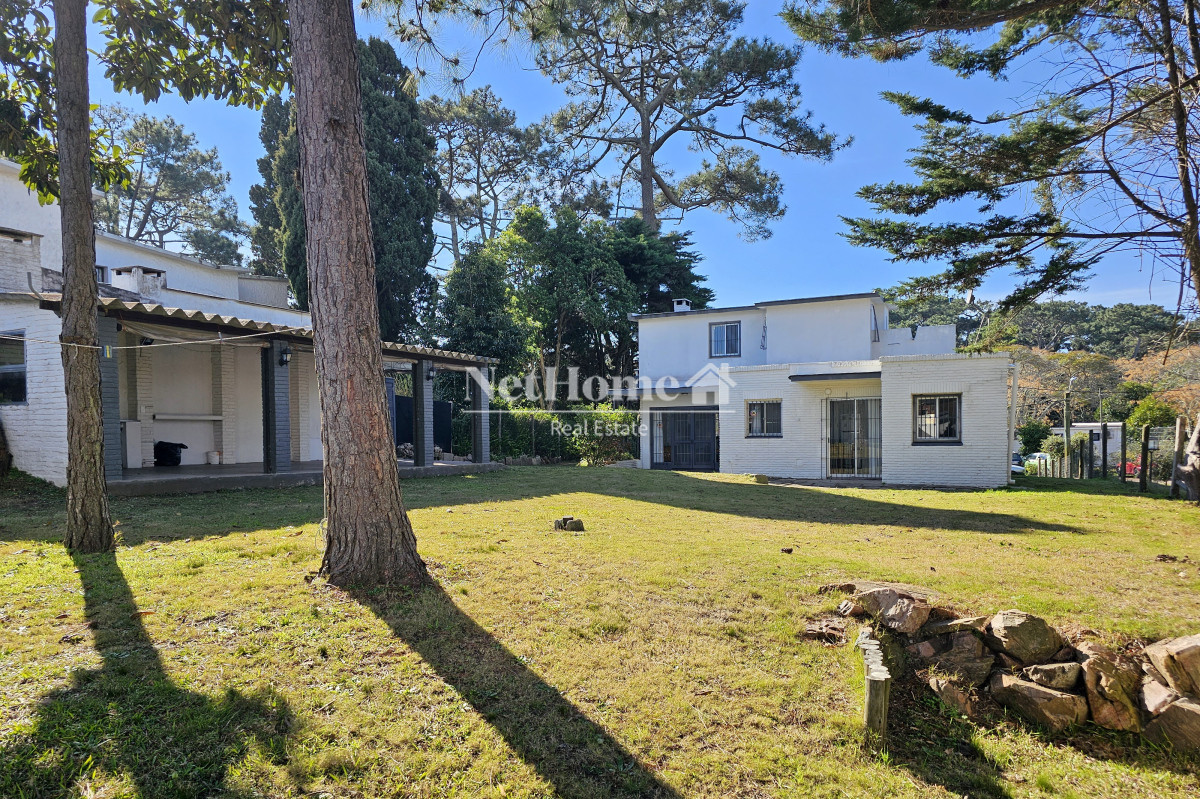 Casa ID.520 - Vendo casa 4 dormitorios en zona Shopping, Punta del Este