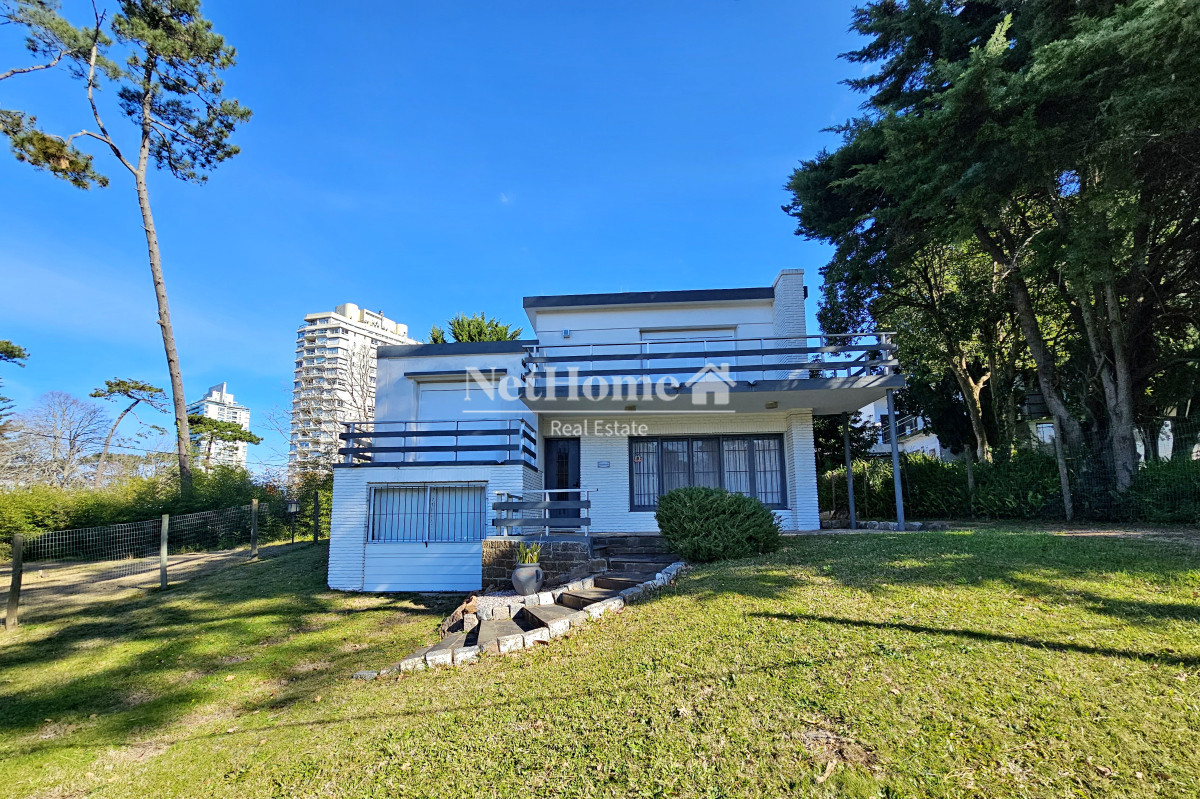 Casa ID.520 - Vendo casa 4 dormitorios en zona Shopping, Punta del Este
