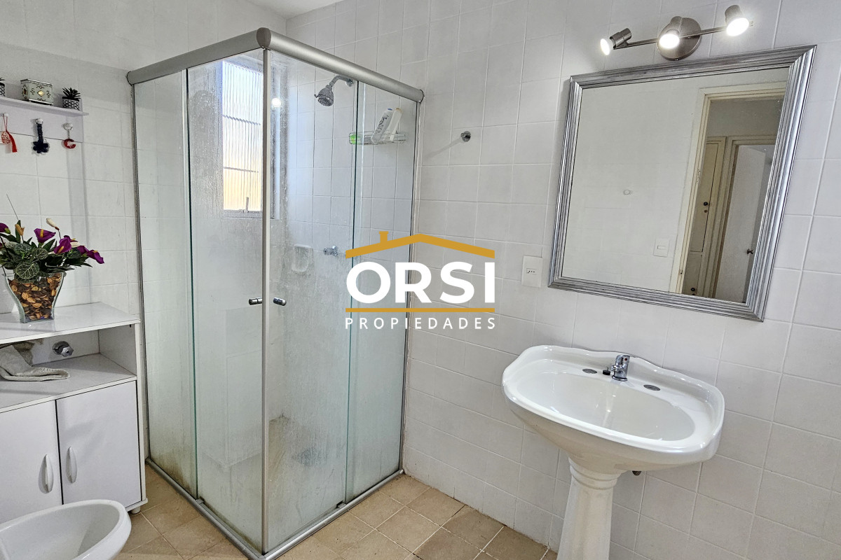 Casa ID.214 - Vendo casa 4 dormitorios en zona Shopping, Lugano, Punta del Este