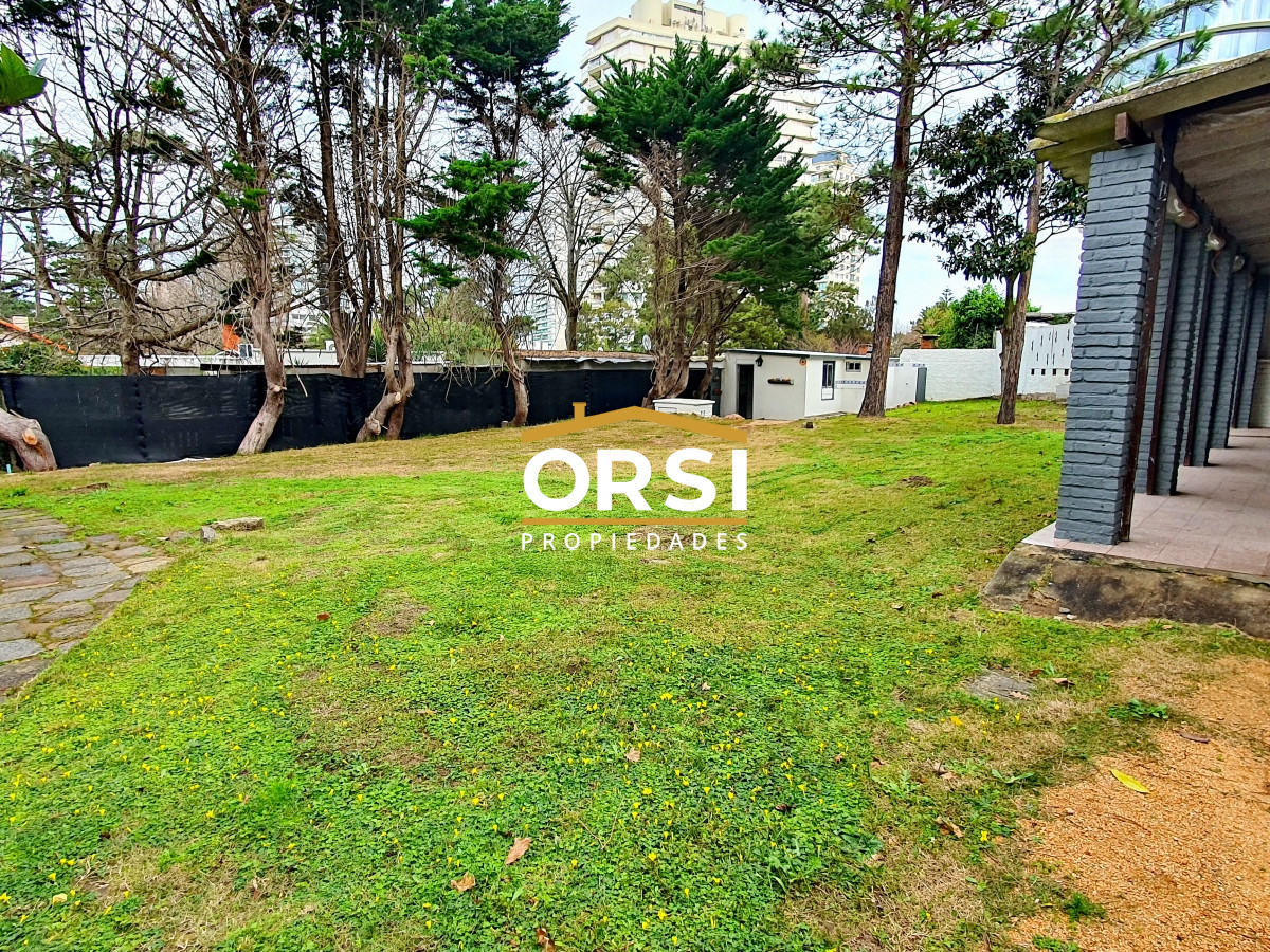Casa ID.214 - Vendo casa 4 dormitorios en zona Shopping, Lugano, Punta del Este