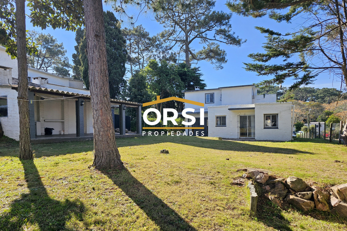 Casa ID.214 - Vendo casa 4 dormitorios en zona Shopping, Lugano, Punta del Este