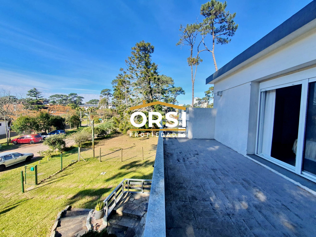 Casa ID.214 - Vendo casa 4 dormitorios en zona Shopping, Lugano, Punta del Este