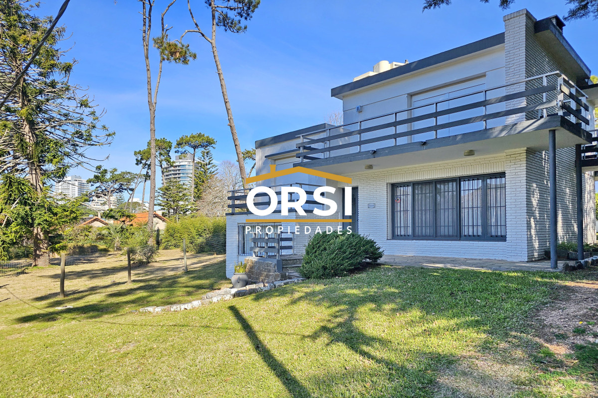 Casa ID.214 - Vendo casa 4 dormitorios en zona Shopping, Lugano, Punta del Este
