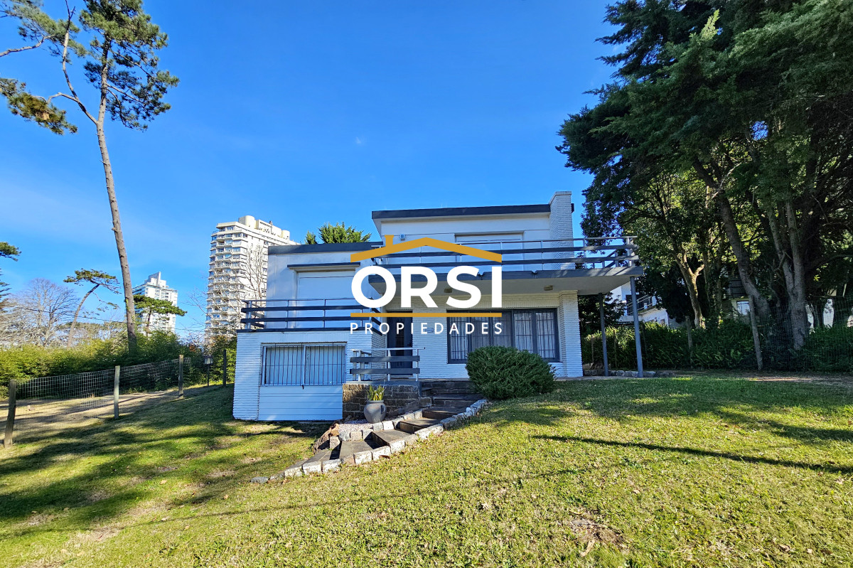 Casa ID.214 - Vendo casa 4 dormitorios en zona Shopping, Lugano, Punta del Este