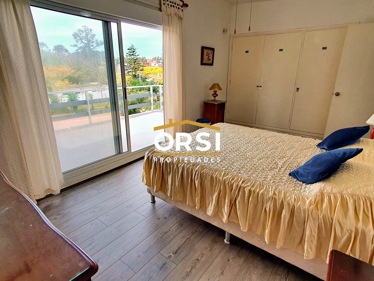 Casa ID.214 - Vendo casa 4 dormitorios en zona Shopping, Lugano, Punta del Este