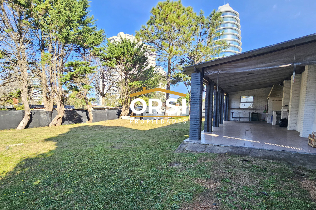 Casa ID.214 - Vendo casa 4 dormitorios en zona Shopping, Lugano, Punta del Este