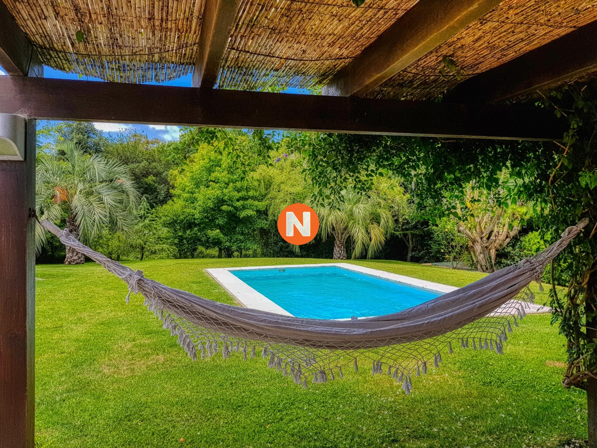 Casa Ref.222808 - Se vende casa 5 dormitorios, con piscina en Rincon del Indio, playa Brava, Punta del Este.