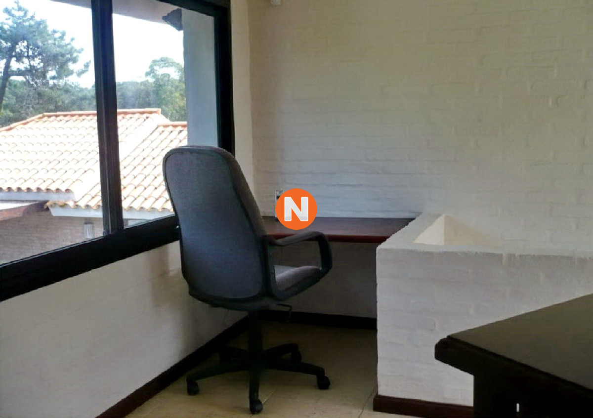 Casa Ref.222808 - Se vende casa 5 dormitorios, con piscina en Rincon del Indio, playa Brava, Punta del Este.