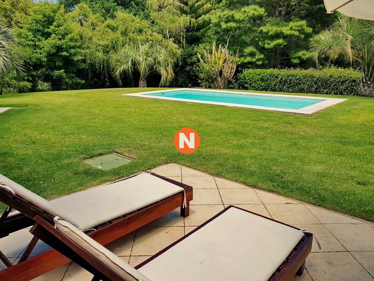 Casa Ref.222808 - Se vende casa 5 dormitorios, con piscina en Rincon del Indio, playa Brava, Punta del Este.