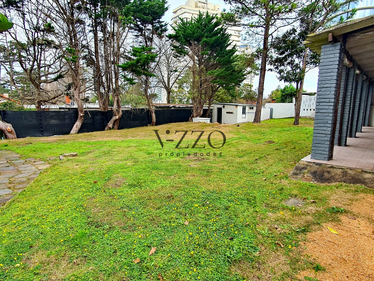 Casa ID.580/Vendo-casa-4-dormitorios-en-zona-Shopping,-Punta-del-Este - Vendo casa 4 dormitorios en zona Shopping, Punta del Este