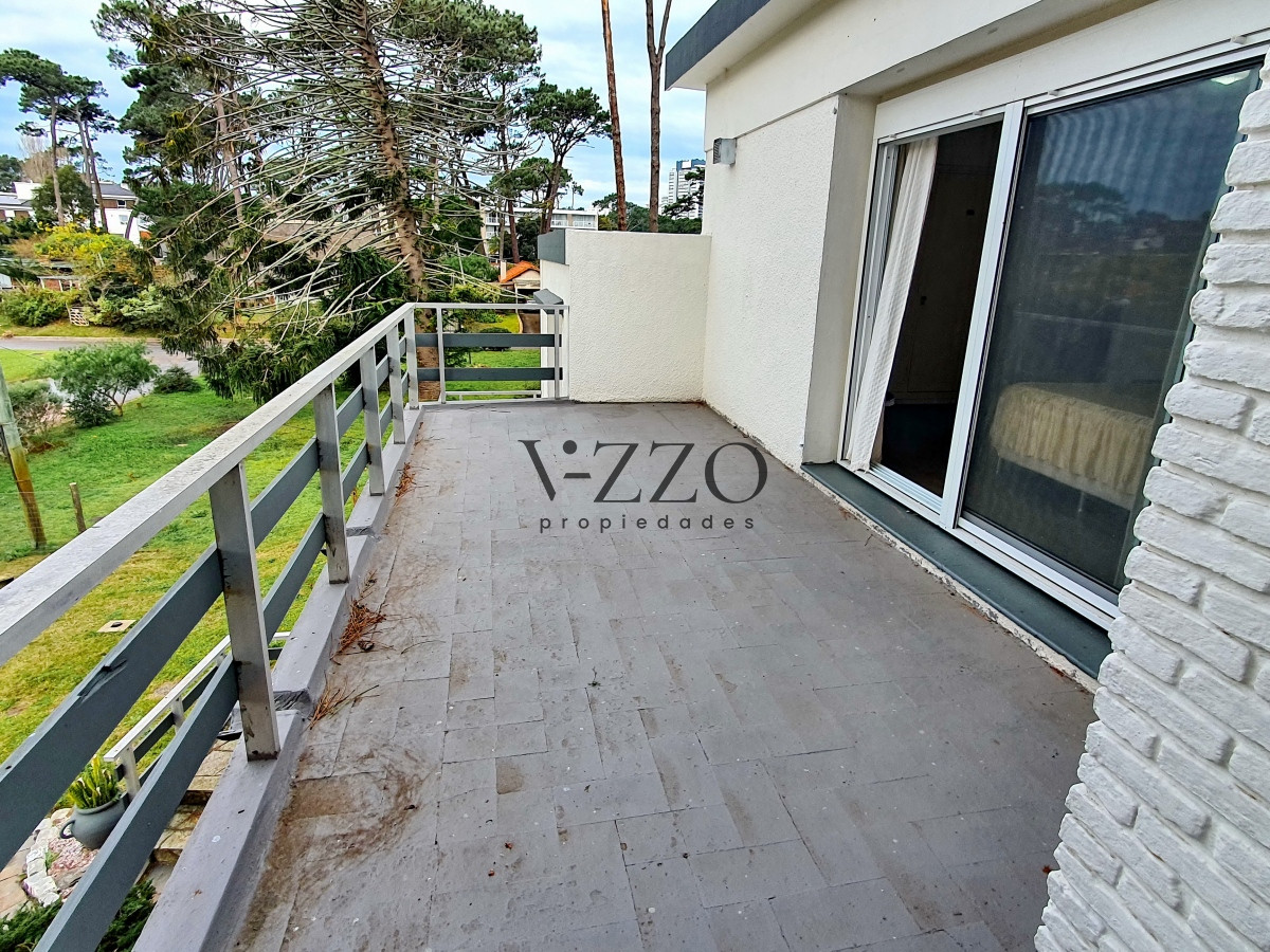 Casa ID.580/Vendo-casa-4-dormitorios-en-zona-Shopping,-Punta-del-Este - Vendo casa 4 dormitorios en zona Shopping, Punta del Este