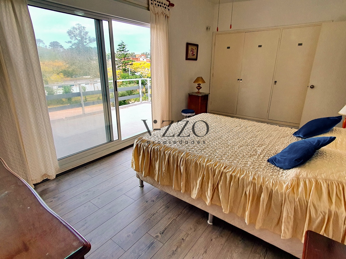 Casa ID.580/Vendo-casa-4-dormitorios-en-zona-Shopping,-Punta-del-Este - Vendo casa 4 dormitorios en zona Shopping, Punta del Este