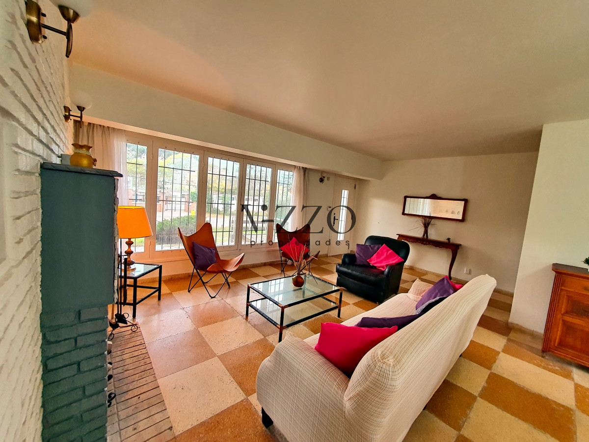 Casa ID.580/Vendo-casa-4-dormitorios-en-zona-Shopping,-Punta-del-Este - Vendo casa 4 dormitorios en zona Shopping, Punta del Este