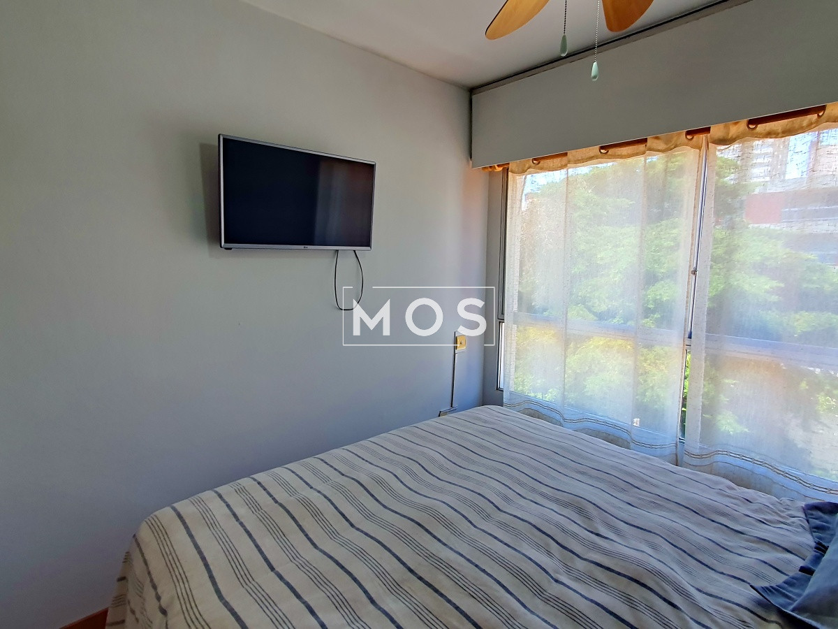Apartamento ID.2862 - En venta apartamento 2 dormitorios con parrillero y garaje en Península, Punta del Este