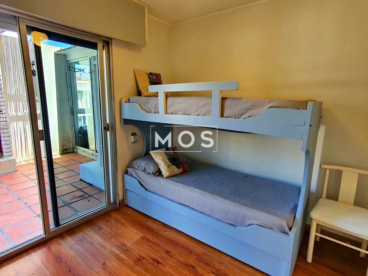 Apartamento ID.2862 - En venta apartamento 2 dormitorios con parrillero y garaje en Península, Punta del Este