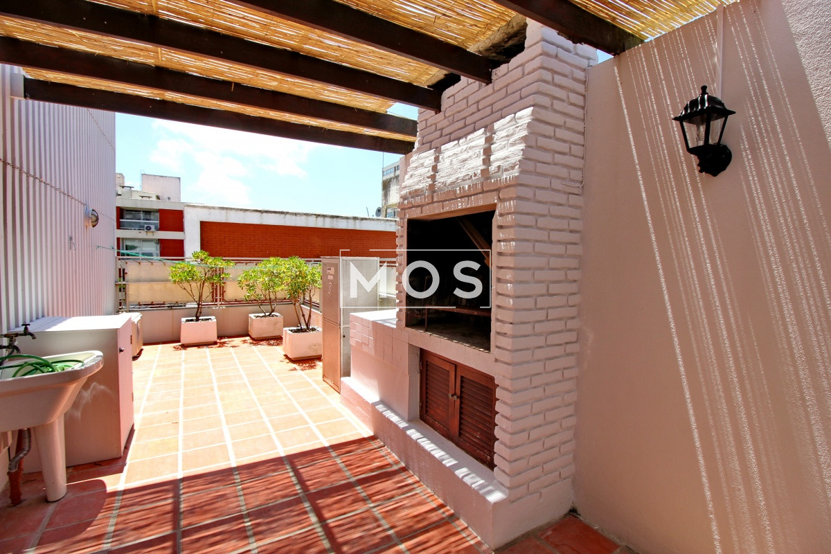 Apartamento ID.2862 - En venta apartamento 2 dormitorios con parrillero y garaje en Península, Punta del Este