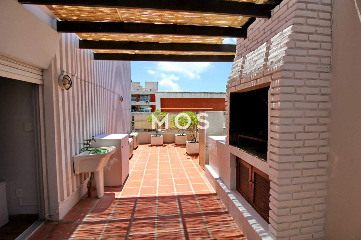 Apartamento ID.2862 - En venta apartamento 2 dormitorios con parrillero y garaje en Península, Punta del Este