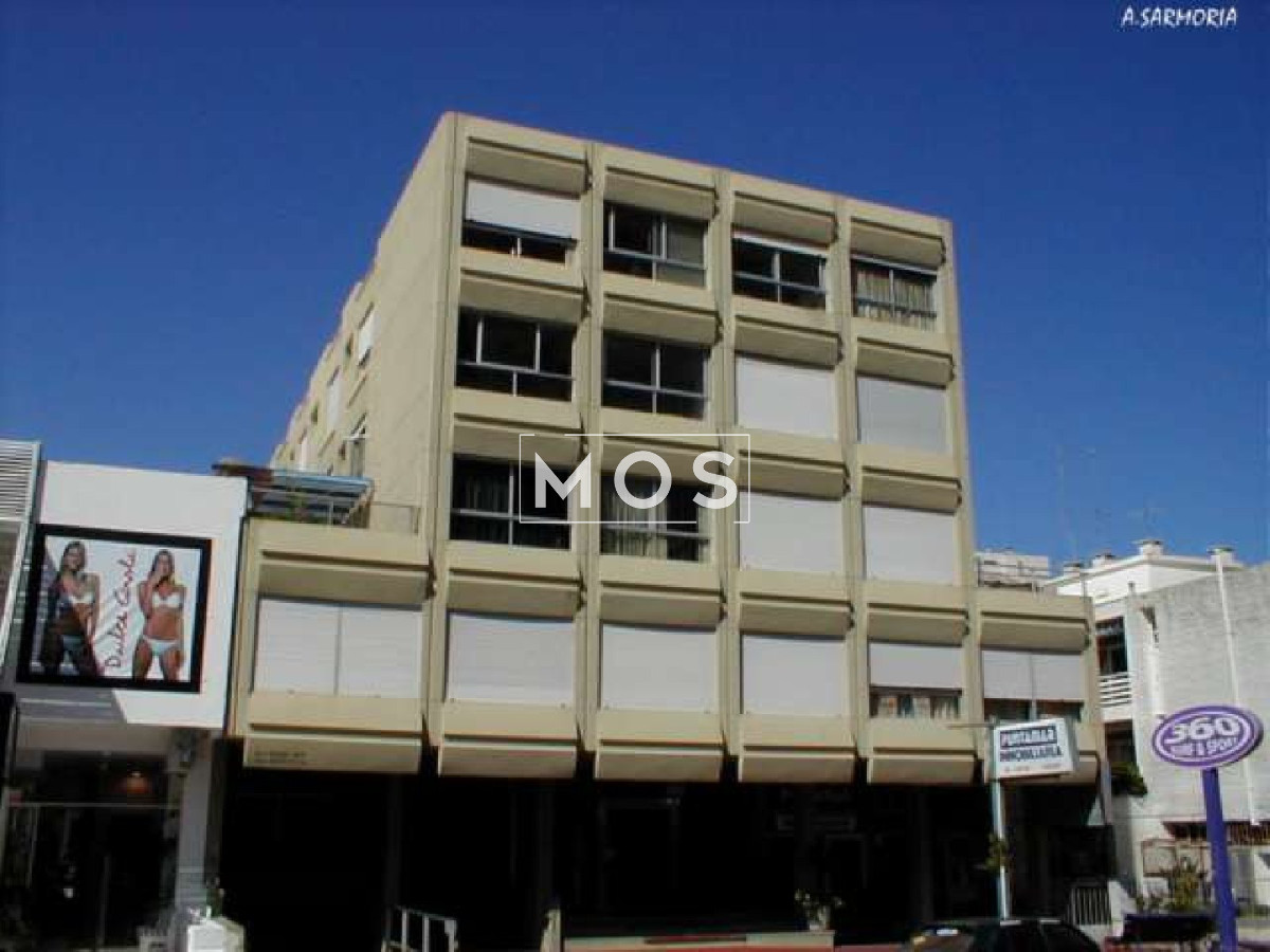 Apartamento ID.2862 - En venta apartamento 2 dormitorios con parrillero y garaje en Península, Punta del Este