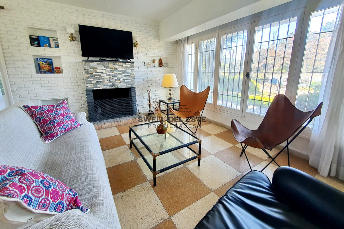 Casa ID.54 - Vendo casa 4 dormitorios en zona Shopping, Lugano, Punta del Este