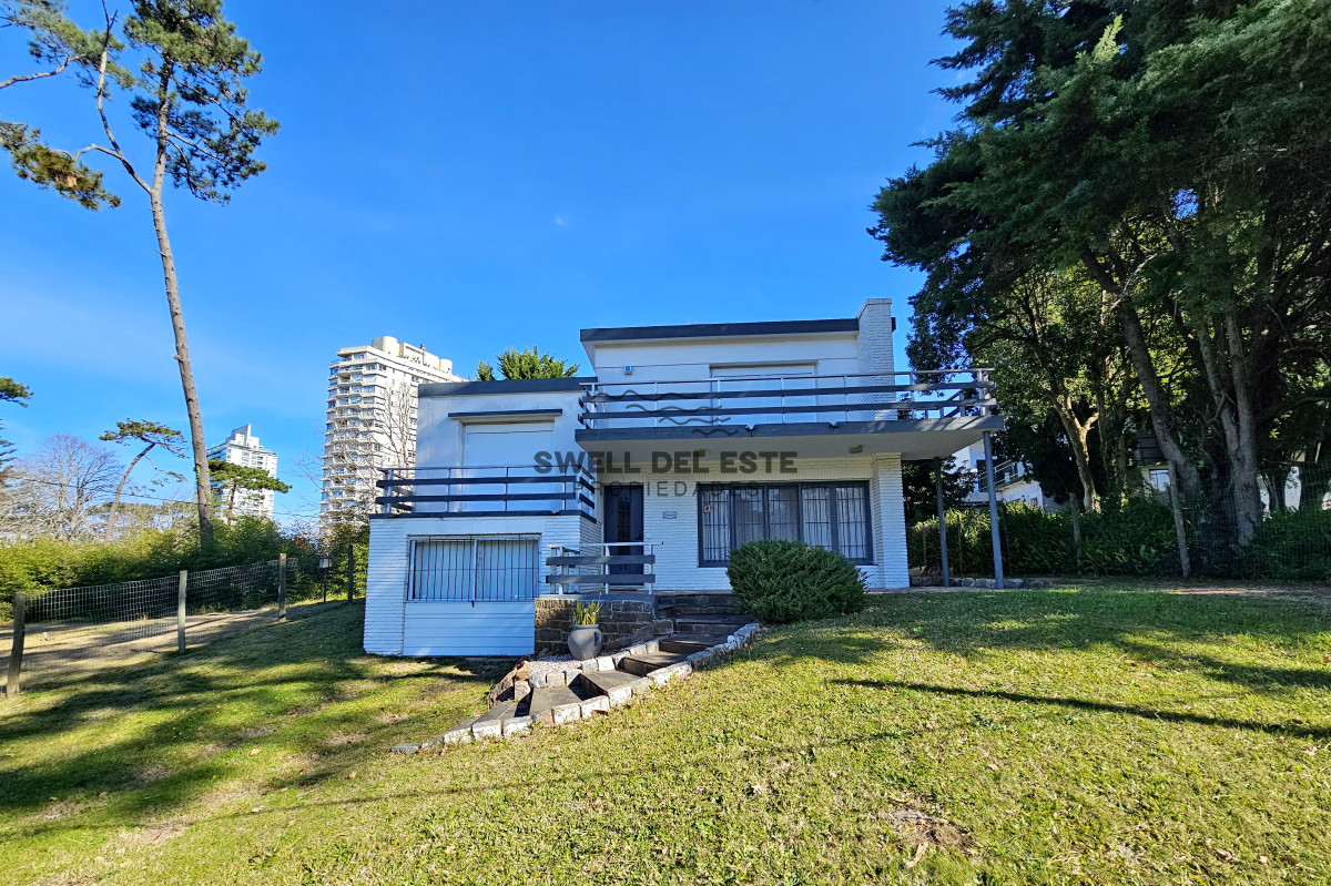 Casa ID.54 - Vendo casa 4 dormitorios en zona Shopping, Lugano, Punta del Este