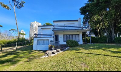 Vendo casa 4 dormitorios en zona Shopping, Lugano, Punta del Este