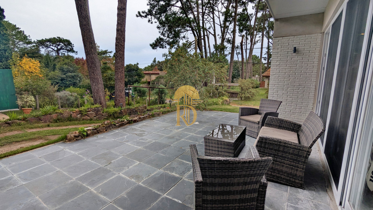 En Venta casa 3 dormitorios en Pinares, Punta del Este. -id-763-5