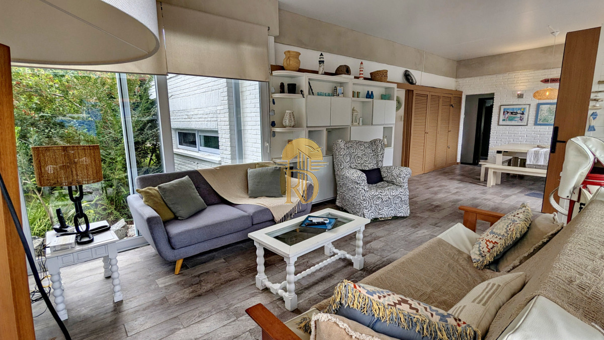 En Venta casa 3 dormitorios en Pinares, Punta del Este. -id-763-4