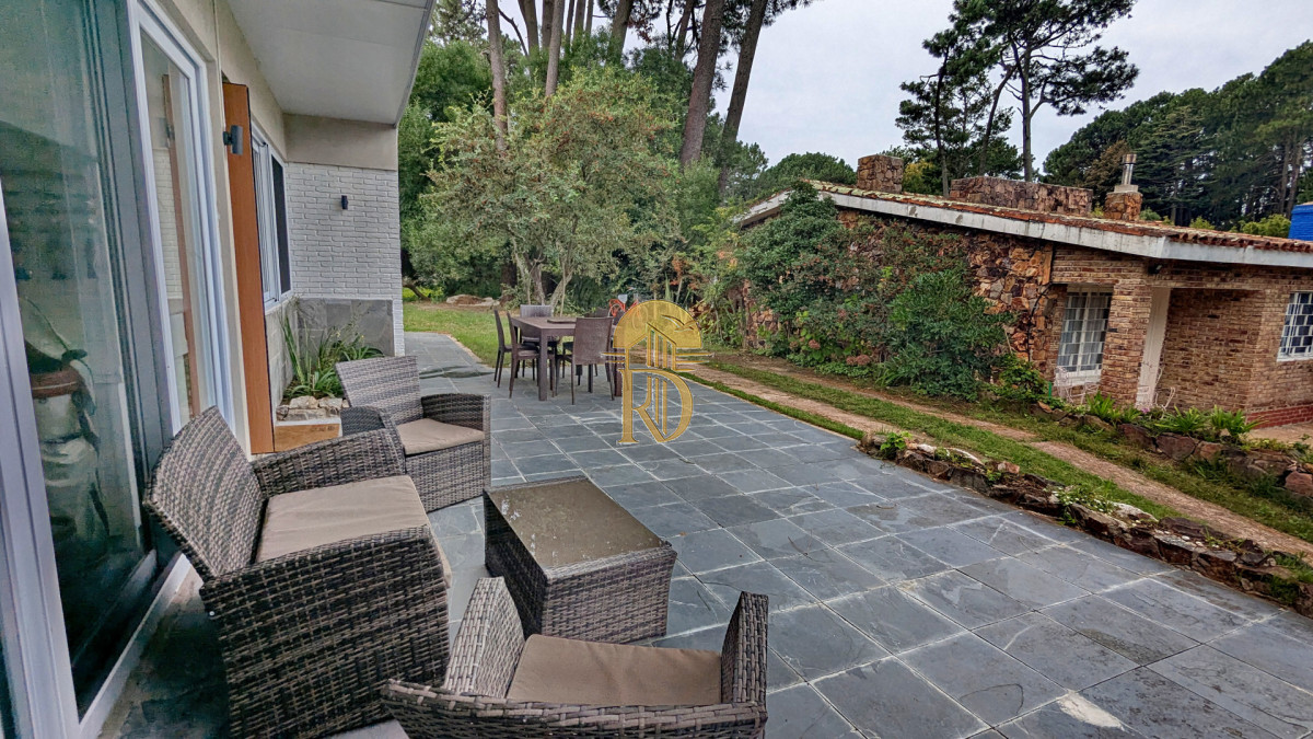 En Venta casa 3 dormitorios en Pinares, Punta del Este. -id-763-3