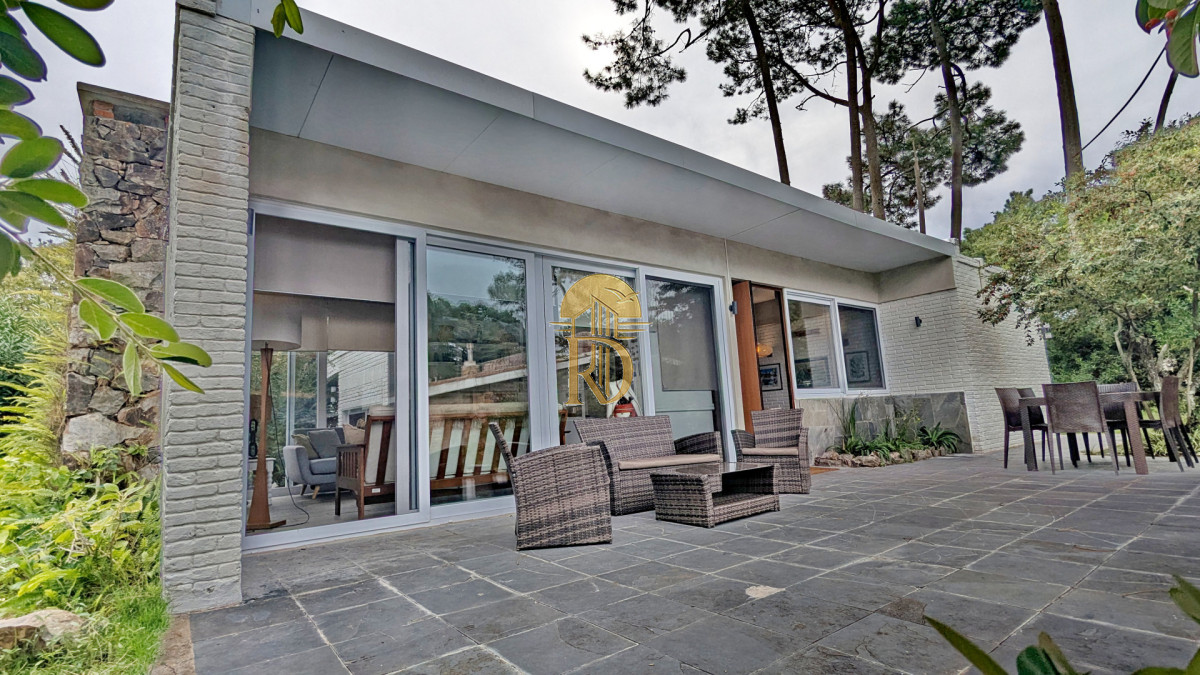 En Venta casa 3 dormitorios en Pinares, Punta del Este. -id-763-6