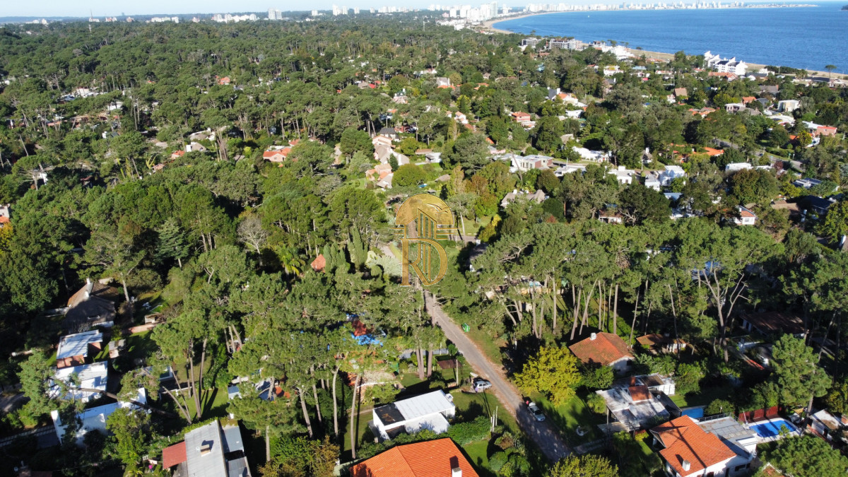 En Venta casa 3 dormitorios en Pinares, Punta del Este. -id-763-18