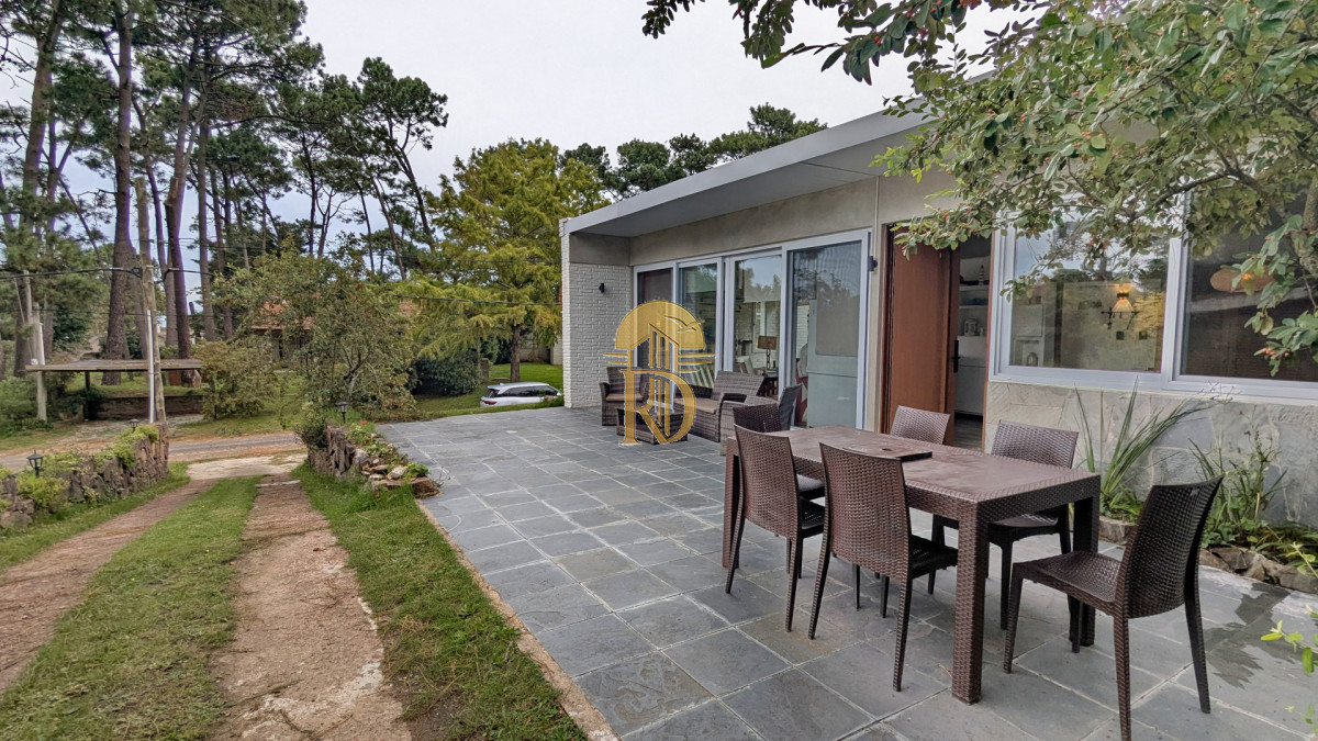 En Venta casa 3 dormitorios en Pinares, Punta del Este. -id-763-7